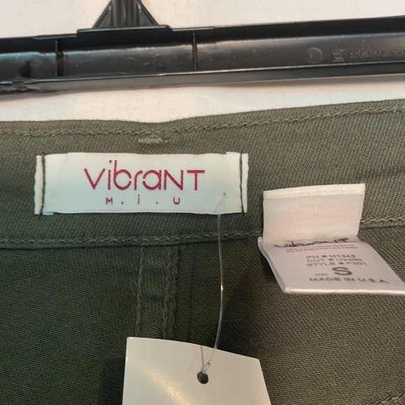 Vibrant m.i.u olive green distressed Jean shorts - Picture 8 of 9